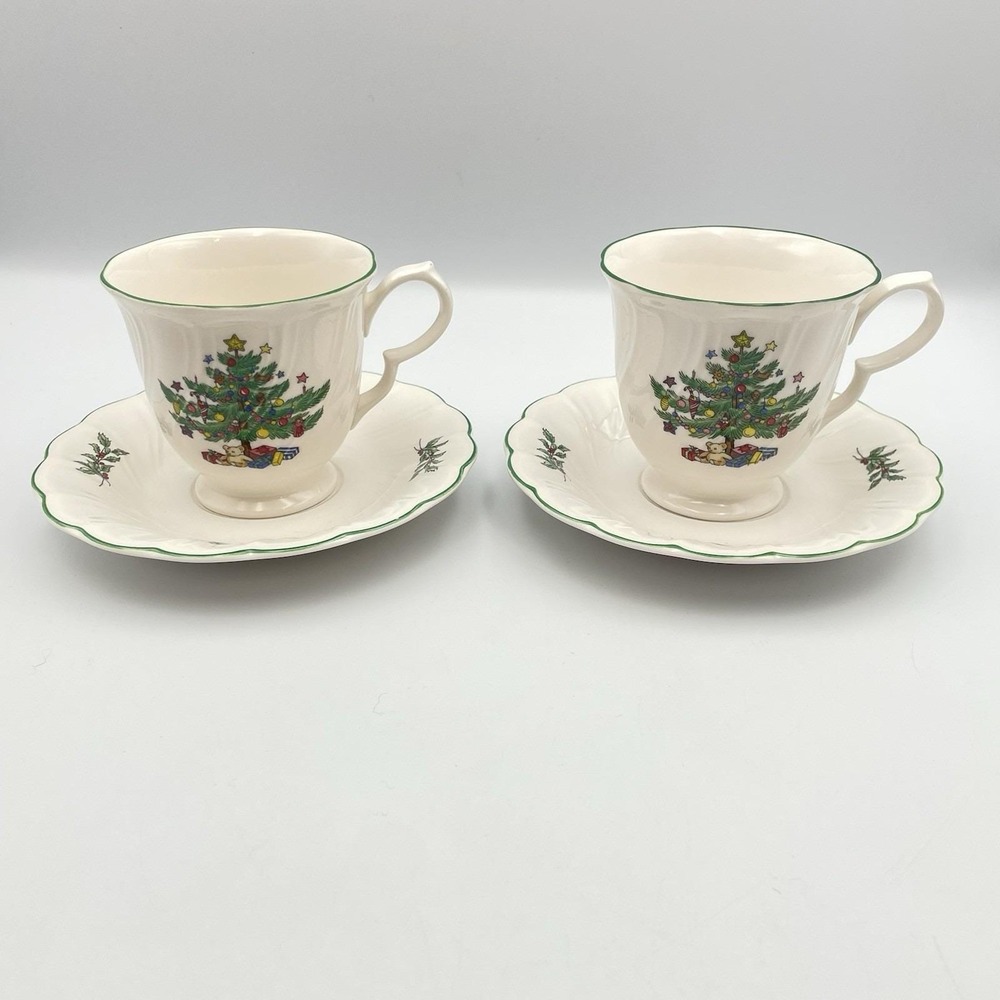 Vintage Nikko Happy Holidays Tea Cups & Saucers Set of 2‎ Japan 1980s